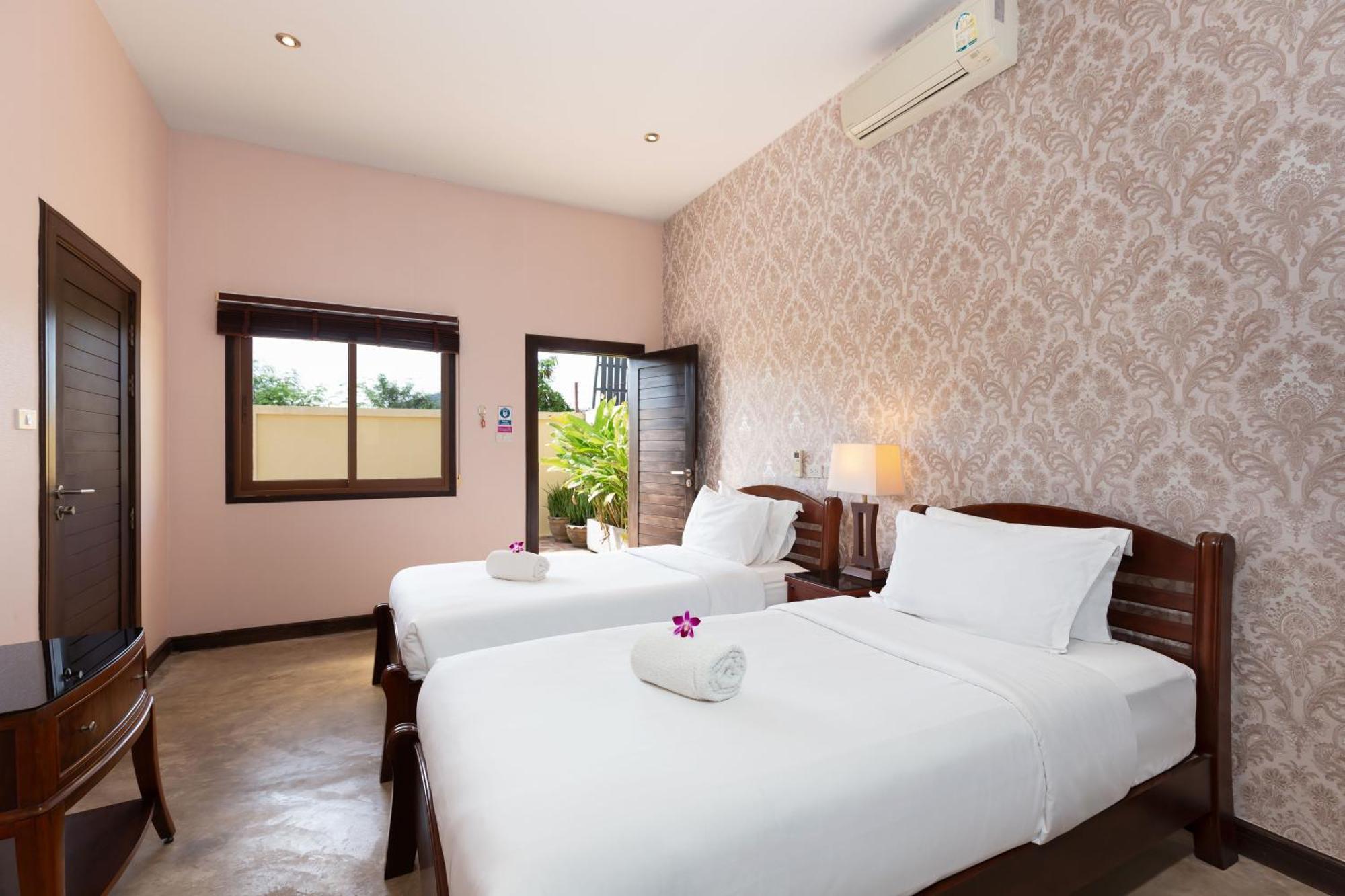 Extraordinary Courtyard 6Br Pool Villa Sri Suri, Naiharn Rawai Екстер'єр фото