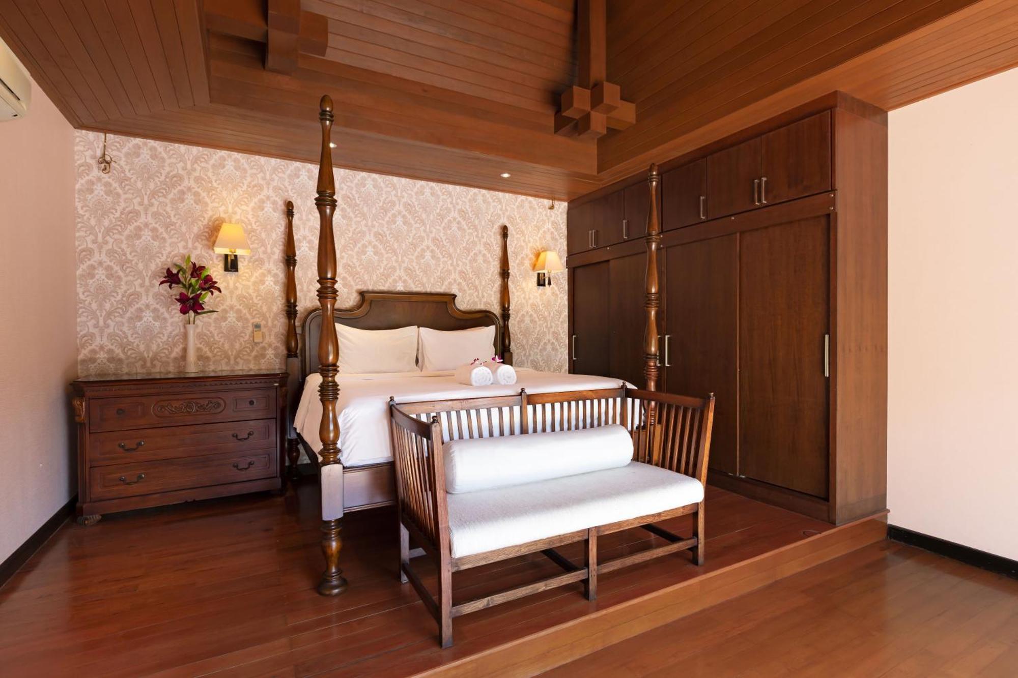 Extraordinary Courtyard 6Br Pool Villa Sri Suri, Naiharn Rawai Екстер'єр фото